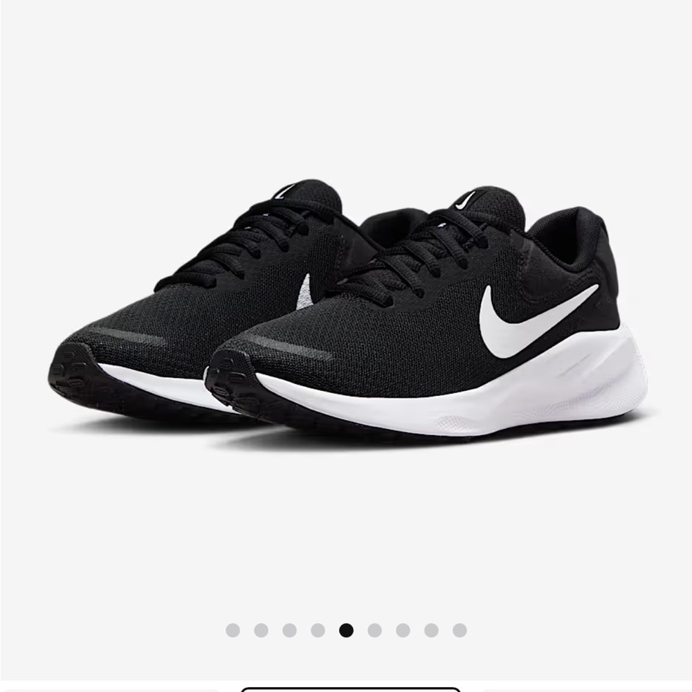 Nike Women’s Black Running Pickleball Shoes Size 10 Worn Once
